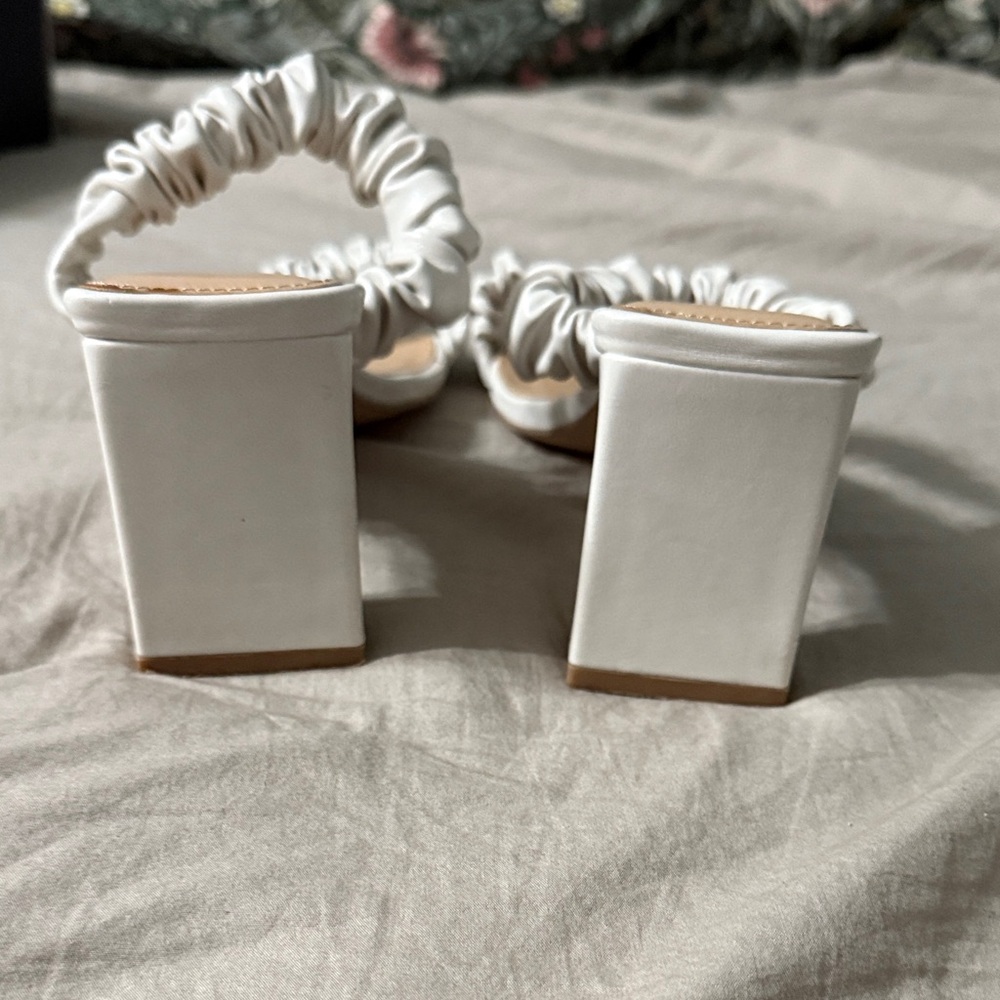 Express Ruffled White Sandals - Picture 4 of 5